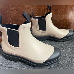 Everlane Chelsea Rainboot - stone color - 7
